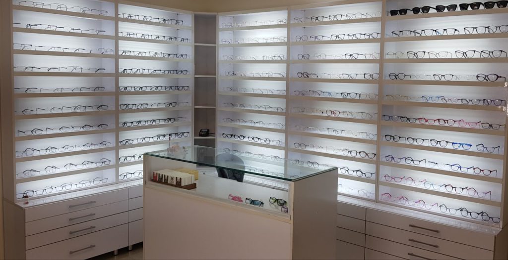 مرکز بینایی سنجی و عینک آلما_اپتومتریست